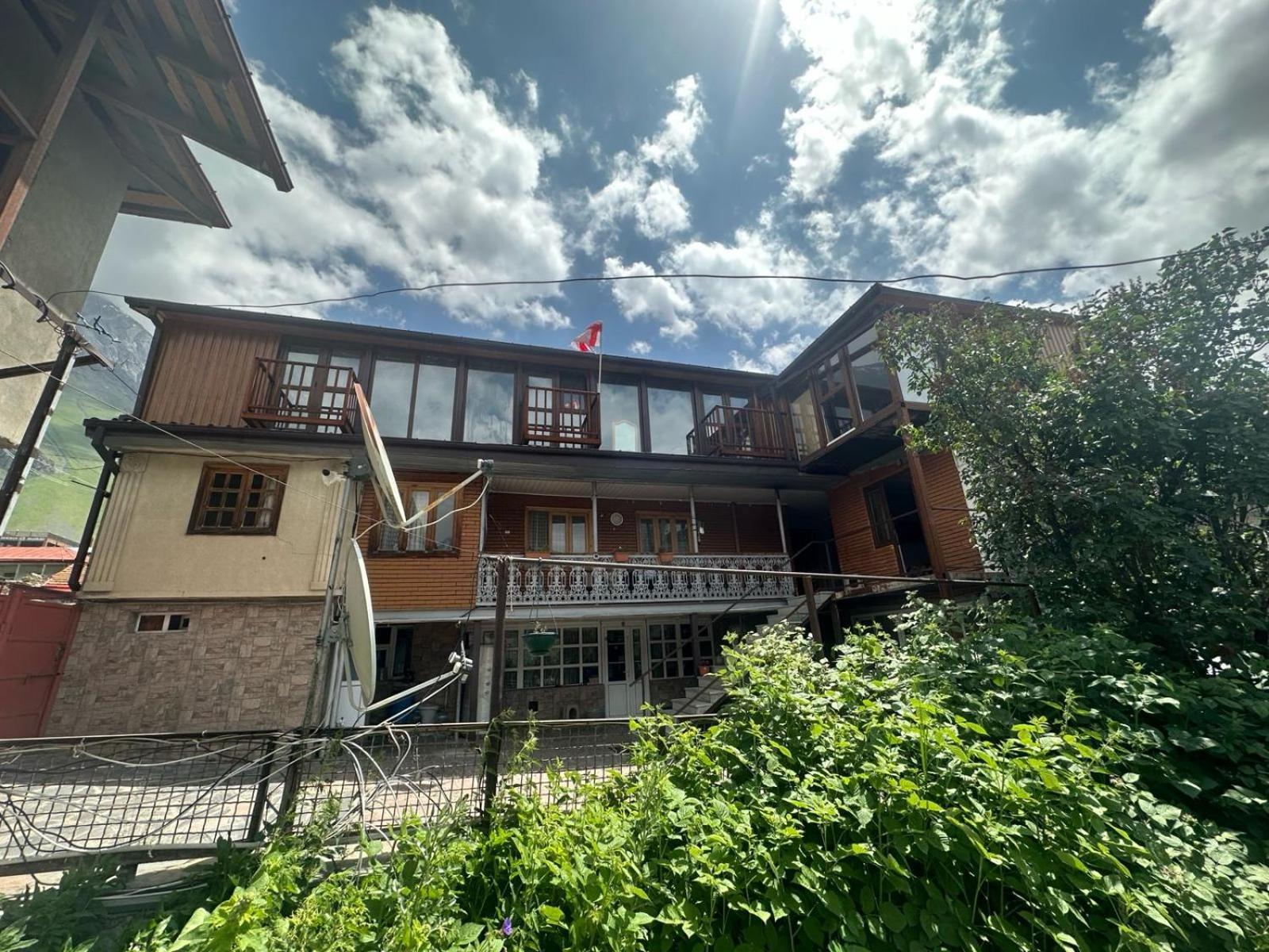 Archil And Nino Gigauri Guest House Stepantsminda Exterior photo