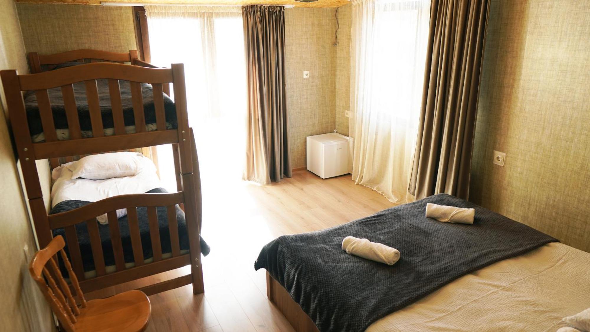 Archil And Nino Gigauri Guest House Stepantsminda Exterior photo