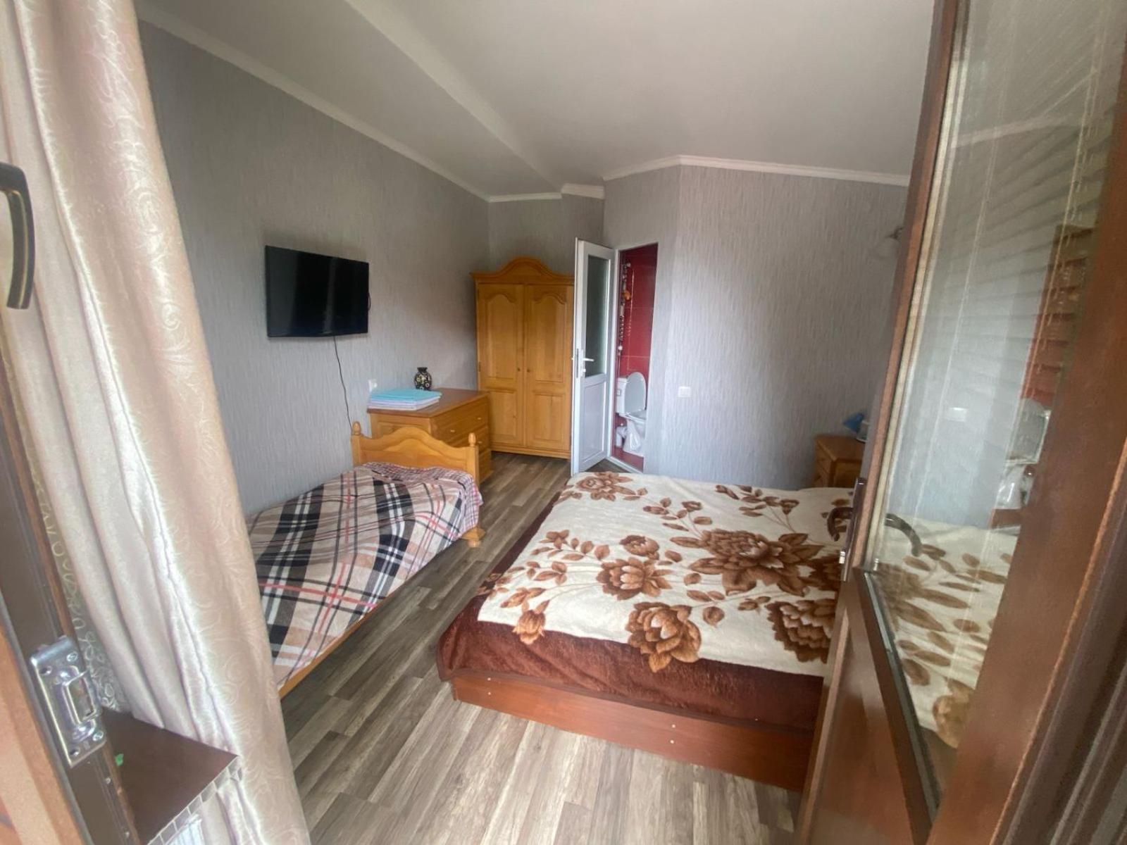 Archil And Nino Gigauri Guest House Stepantsminda Exterior photo